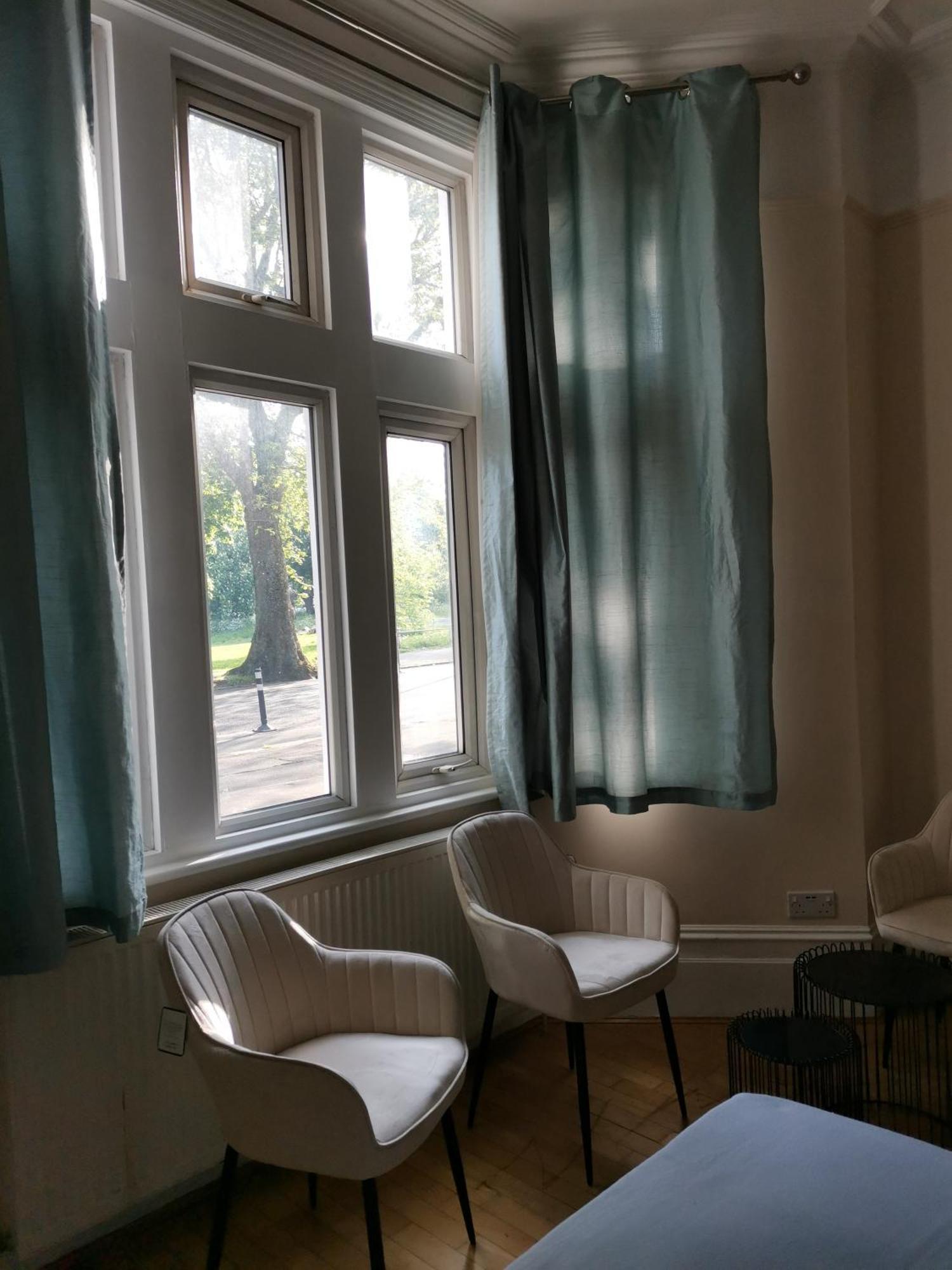 Ax 1 B&B Londra